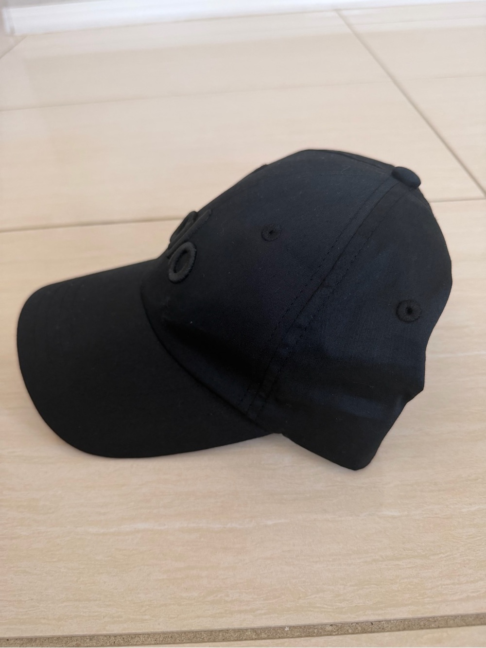 Alo Black Embroidered Logo Cap - Picture 2 of 4